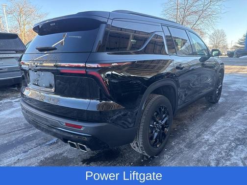Mosaic Black Metallic 2026 Chevrolet Traverse LT