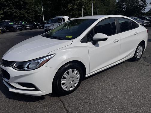 Summit White 2017 Chevrolet Cruze LS