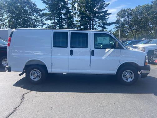 2025 Chevrolet Express 2500 RWD 2500 Regular Wheelbase WT