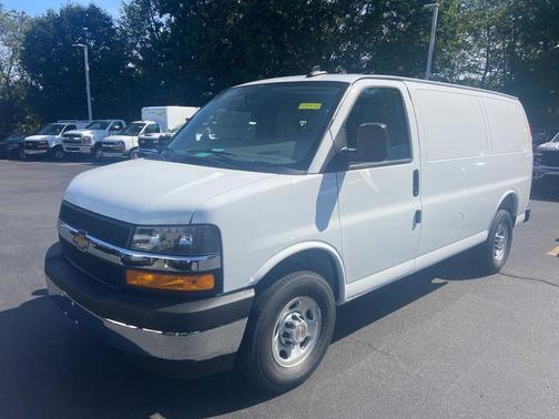 2025 Chevrolet Express 2500 RWD 2500 Regular Wheelbase WT