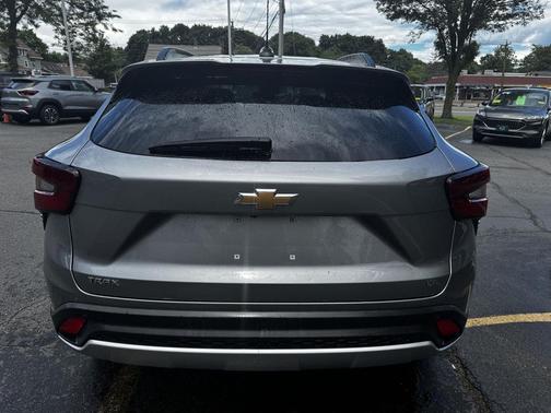Sterling Gray Metallic 2026 Chevrolet Trax LT