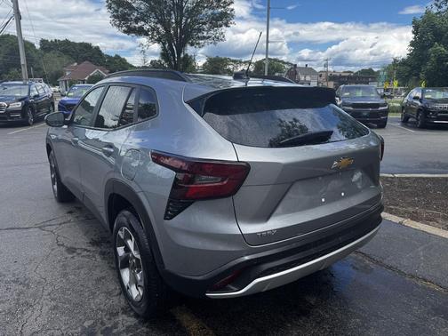 Sterling Gray Metallic 2026 Chevrolet Trax LT