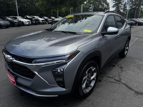 Sterling Gray Metallic 2026 Chevrolet Trax LT