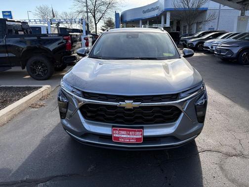 Sterling Gray Metallic 2026 Chevrolet Trax LT