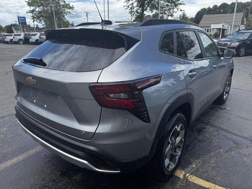 Sterling Gray Metallic 2026 Chevrolet Trax LT