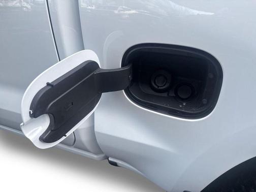 Summit White 2026 Chevrolet Silverado 1500 LT