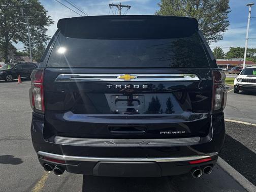 Midnight Blue Metallic 2021 Chevrolet Suburban LT