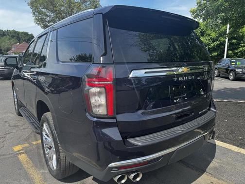 Midnight Blue Metallic 2021 Chevrolet Suburban LT