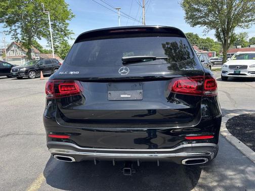 Black 2022 Mercedes-Benz GLC 300 4MATIC
