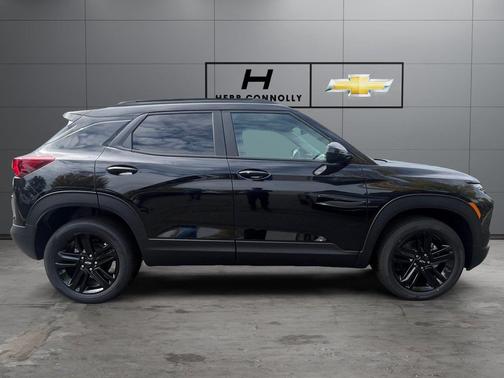 Mosaic Black Metallic 2026 Chevrolet Trailblazer LT
