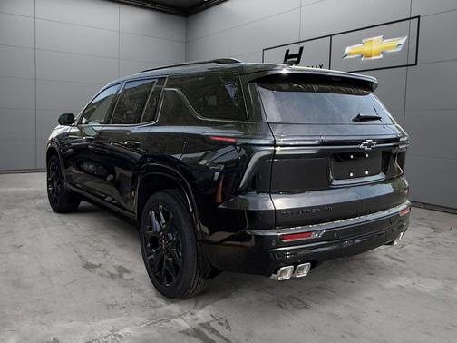 Mosaic Black Metallic 2026 Chevrolet Traverse RS