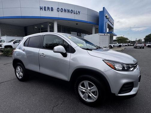 Silver Ice Metallic 2022 Chevrolet Trax LS