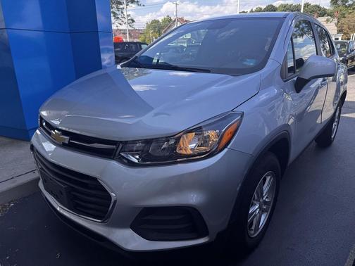 Silver Ice Metallic 2022 Chevrolet Trax LS