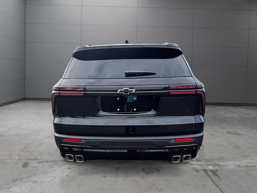 Mosaic Black Metallic 2027 Chevrolet Traverse LT