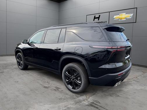 Mosaic Black Metallic 2027 Chevrolet Traverse LT