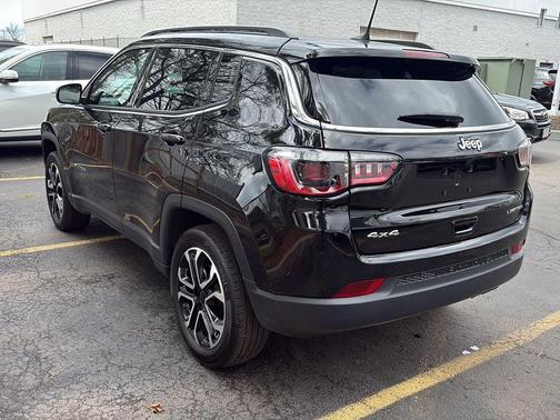 Diamond Black Crystal Pearlcoat 2022 Jeep Compass Limited