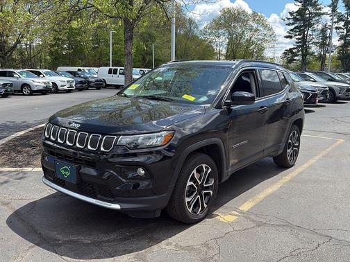 Diamond Black Crystal Pearlcoat 2022 Jeep Compass Limited