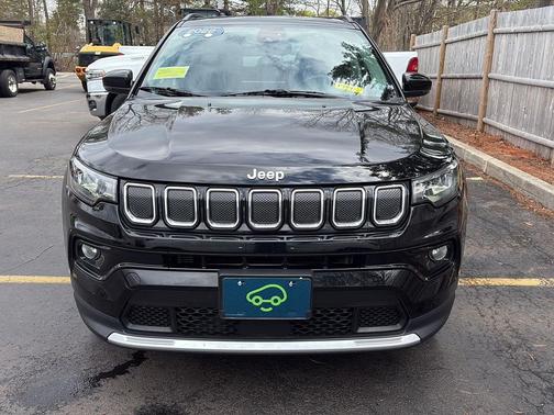 Diamond Black Crystal Pearlcoat 2022 Jeep Compass Limited