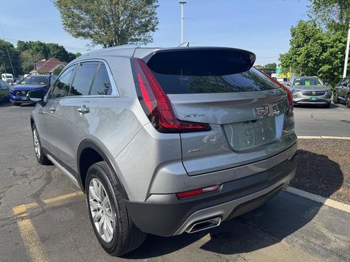 Argent Silver Metallic 2023 Cadillac XT4 Premium Luxury