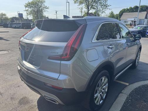 Argent Silver Metallic 2023 Cadillac XT4 Premium Luxury