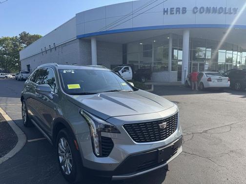 Argent Silver Metallic 2023 Cadillac XT4 Premium Luxury