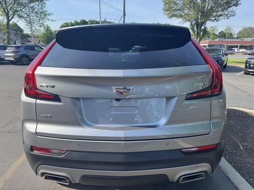 Argent Silver Metallic 2023 Cadillac XT4 Premium Luxury