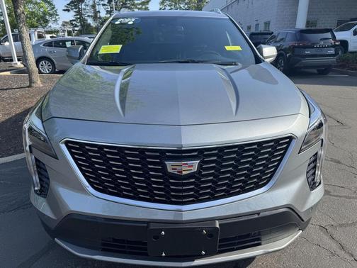 Argent Silver Metallic 2023 Cadillac XT4 Premium Luxury