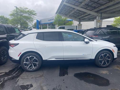 2025 Chevrolet Equinox EV LT