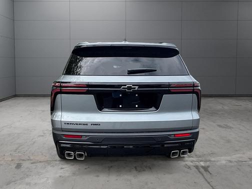 Sterling Gray Metallic 2026 Chevrolet Traverse LT