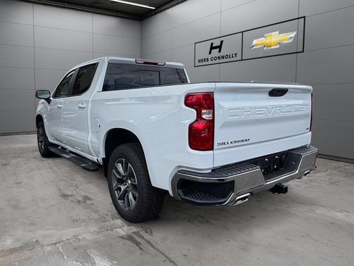 Summit White 2026 Chevrolet Silverado 1500 LT