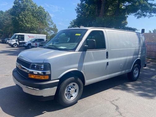 2025 Chevrolet Express 2500 RWD 2500 Regular Wheelbase WT
