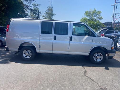 2025 Chevrolet Express 2500 RWD 2500 Regular Wheelbase WT
