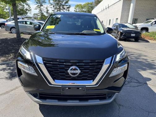 Super Black 2023 Nissan Rogue SV