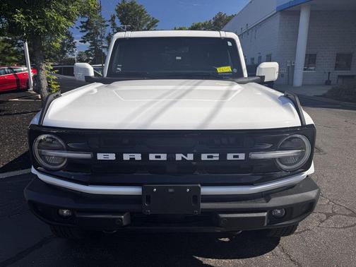 Oxford White 2024 Ford Bronco Outer Banks