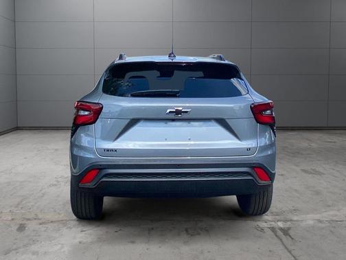 Sterling Gray Metallic 2026 Chevrolet Trax LT