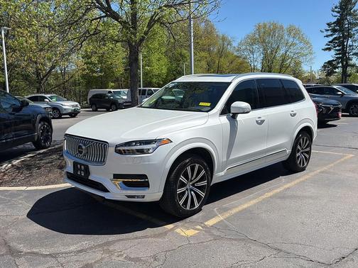 Crystal White Metallic 2025 Volvo XC90 B5 Core
