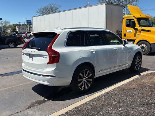 Crystal White Metallic 2025 Volvo XC90 B5 Core