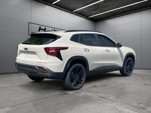 White Sands 2026 Chevrolet Trax FWD ACTIV