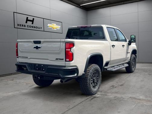 White Sands 2026 Chevrolet Silverado 2500 Crew Cab, Standard Bed, XR2, 4WD