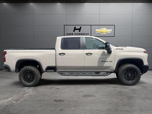 White Sands 2026 Chevrolet Silverado 2500 Crew Cab, Standard Bed, XR2, 4WD