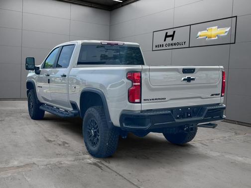 White Sands 2026 Chevrolet Silverado 2500 Crew Cab, Standard Bed, XR2, 4WD
