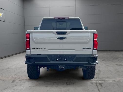 White Sands 2026 Chevrolet Silverado 2500 Crew Cab, Standard Bed, XR2, 4WD