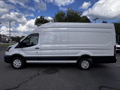 Oxford White 2023 Ford Transit-250 Base