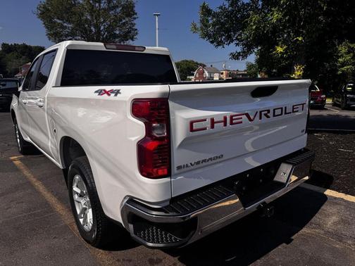 Summit White 2023 Chevrolet Silverado 1500 LT