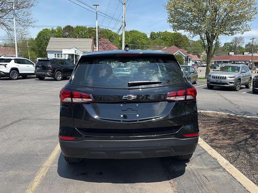 Mosaic Black Metallic 2024 Chevrolet Equinox LS