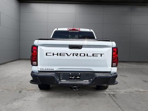 Summit White 2026 Chevrolet Colorado WT