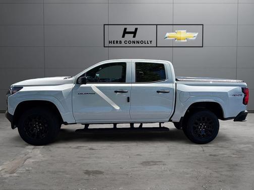 Summit White 2026 Chevrolet Colorado WT