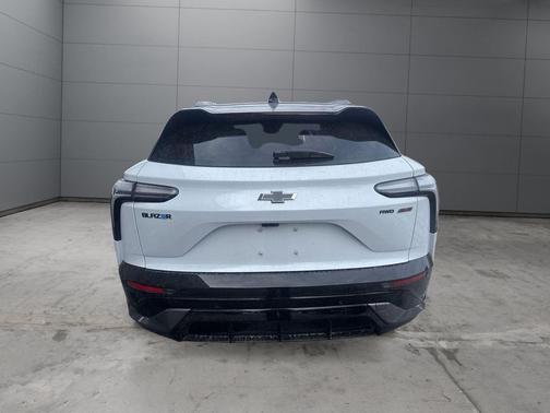 Polar White Tricoat 2026 Chevrolet Blazer EV SS AWD