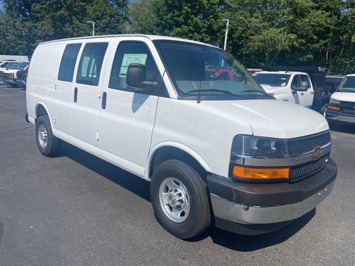 2025 Chevrolet Express 2500 RWD 2500 Regular Wheelbase WT