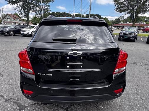 Mosaic Black Metallic 2022 Chevrolet Trax LT